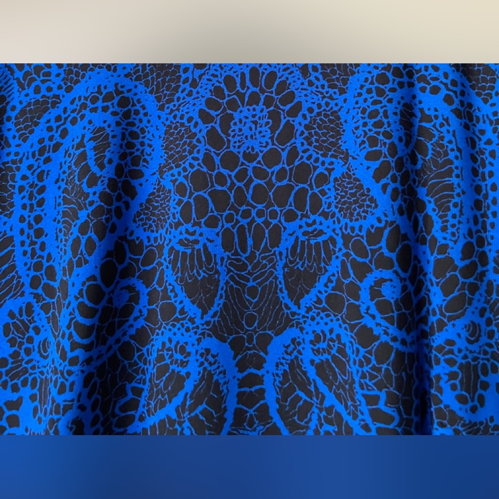 David Meister Flattering Dress in Beautiful blue and black stretchy fabric. - Picture 3 of 5